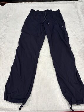 lululemon athletica Women’s Dance Studio Dark Navy Drawstring Joggers
Size 8